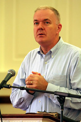 Dr. Derek Thomas